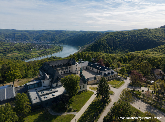 Luftbild des Jakobsberg Nature Resort in toller Kulisse