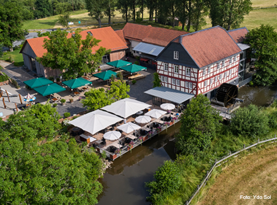 Luftbild des Landguts Walkemühle mit Festscheune