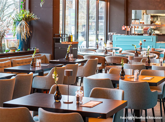 moderner und gemütlicher Restaurantbereich