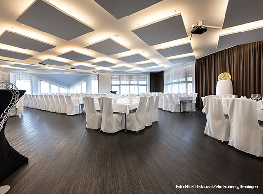 Der moderne schlichte Saal beim Krimidinner Renningen