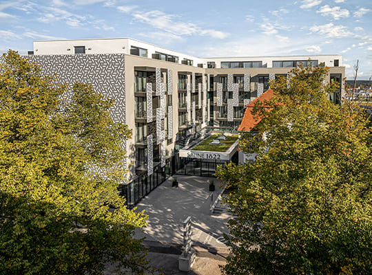 Höchste Architekturkunst zu sehen an der modernen Außenfassade des Hotels Saline 1822