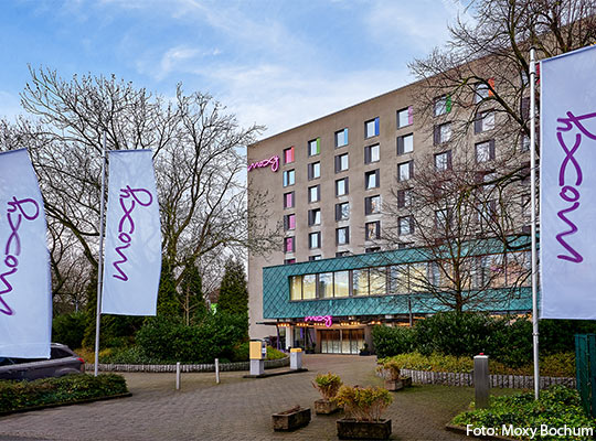 Außenansicht mit blauem Himmel