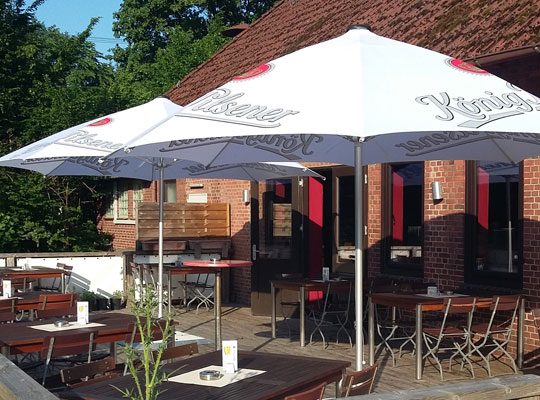 Von der Sonne bestrahlter Außenbereich bietet die optimale Location für ein Open-Air Dinnerkrimi Elmshorn