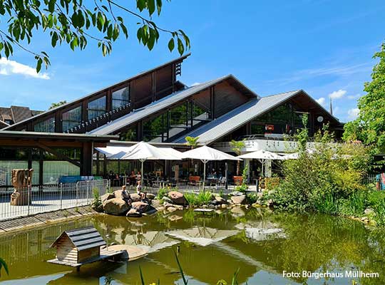 Teich und Außenbereich vor dem Bürgerhaus beim Dinnerkrimi Müllheim