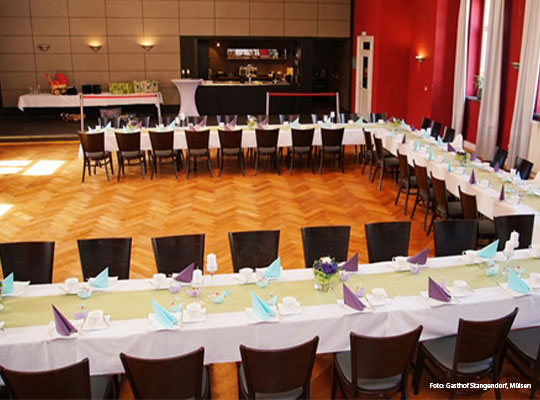 Liebevoll gedeckter Tisch für das Krimidinner im Gasthof Stangendorf Mülsen