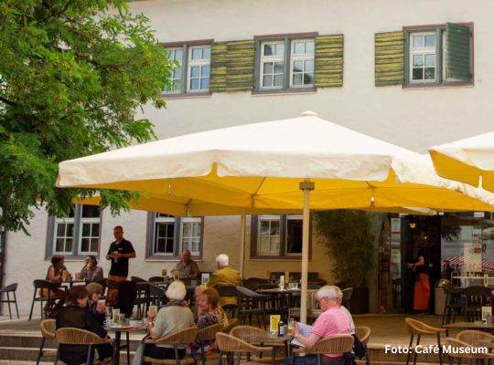 Terrasse des Cafe Museum lädt zum Verweilen ein 