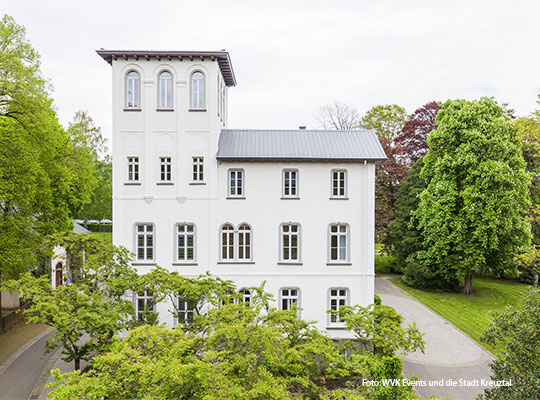  Die Weisse Villa in Siegen hat ein einzigartiges Gebäude, das direkt auffällt. 