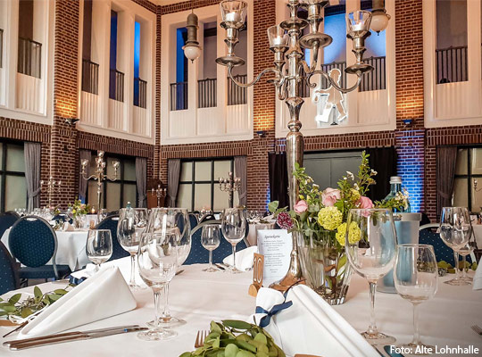 Toll eingedeckte Tische in der Alten Lohnhalle in Bochum.