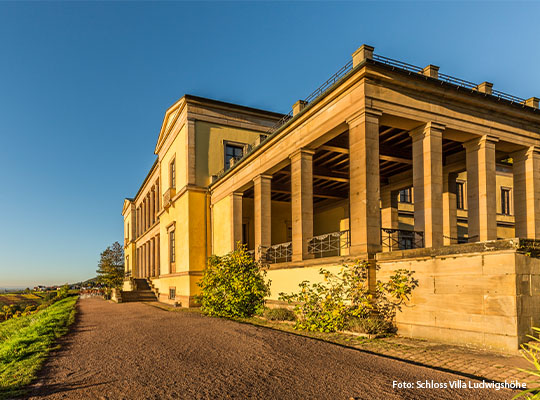 Außen Ansicht der Nordterrasse der Schloss Villa Ludwigshöhe