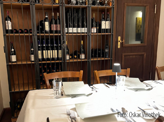 Gemütliches Ambiente im Oskar Vinothek Restaurant