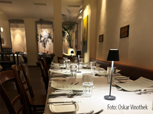 Gedeckter Tisch im Oskar Vinothek Restaurant