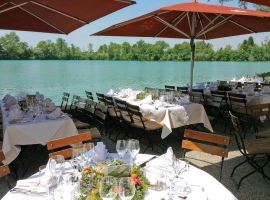 Blick aufs Wasser vom Restaurant Langwieder See beim Krimidinner München