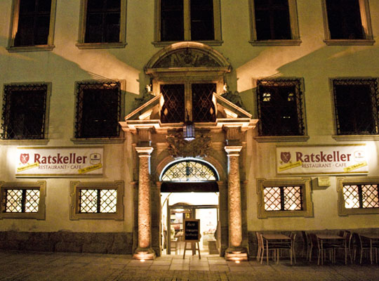 Historisches Gebäude des Ratskeller Restauranz Café, Krimidinner Regensburg