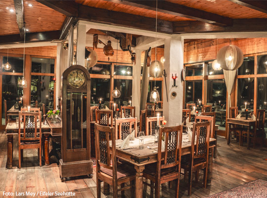 Schöner Innenraum in der Eifeler Hütte.