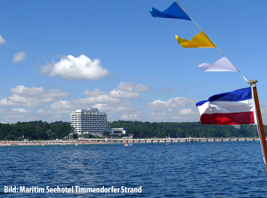 Blick vom Schiff auf das Maritim Seehotel Timmendorfer Strand - Die Location beim Krimidinner Timmendorfer Strand