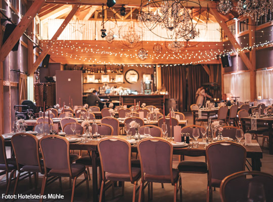 Innenansicht in der Hotelsteins Mühle in Wiehl mit Ambientebeleuchtung.