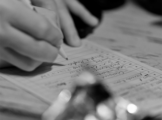 Nahaufnahme Quizblock in schwarz-weiß
