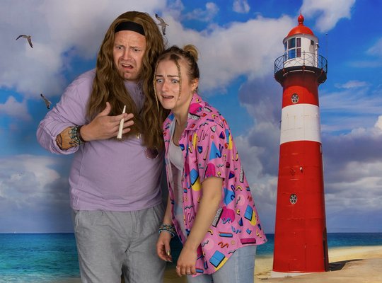 zwei Hippies mit entsetztem Blick