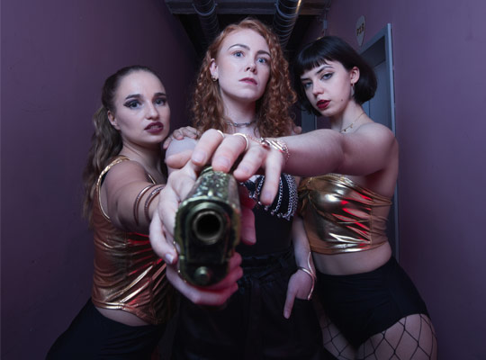 Die drei Darstellerinnen des Krimidinners Tödlich Sexy - Das Burlesque-Krimidinner