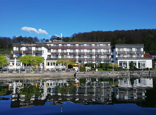 Außenansicht des Seehotels Leoni am Starnberger See